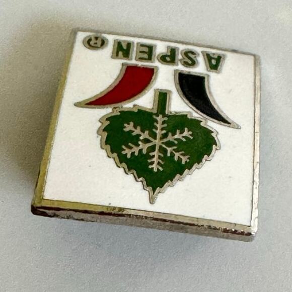 Vintage Aspen Colorado Ski Resort Pin Enamel Logo Badge Souvenir Collectible - Picture 3 of 5